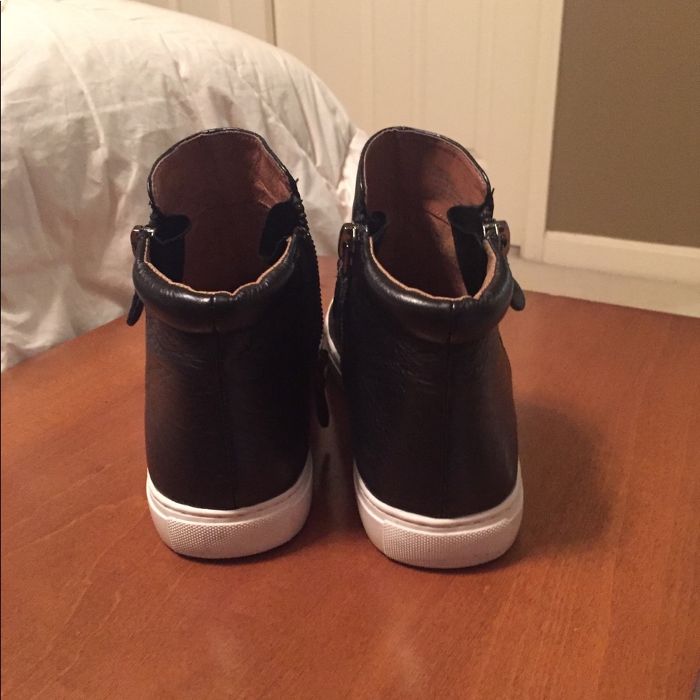 Shoes - Picture 3 of 5